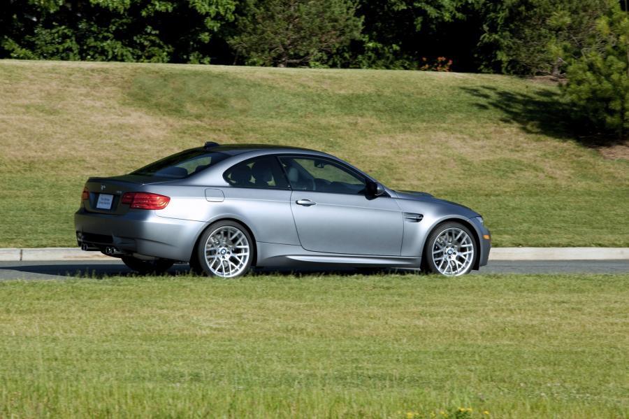  BMW M3 Frozen Gray Coupe 2011 года  (фото 8 из 21)